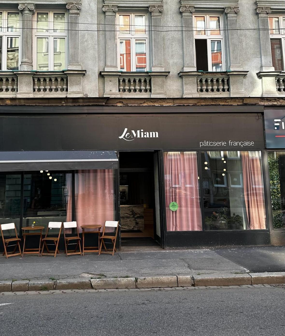 Urban Zenhouse No.2 - Breakfast Included Apartment Bratislava Ngoại thất bức ảnh