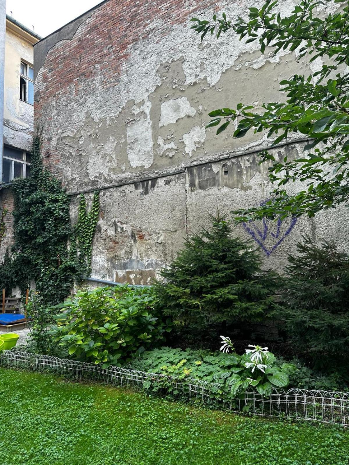 Urban Zenhouse No.2 - Breakfast Included Apartment Bratislava Ngoại thất bức ảnh