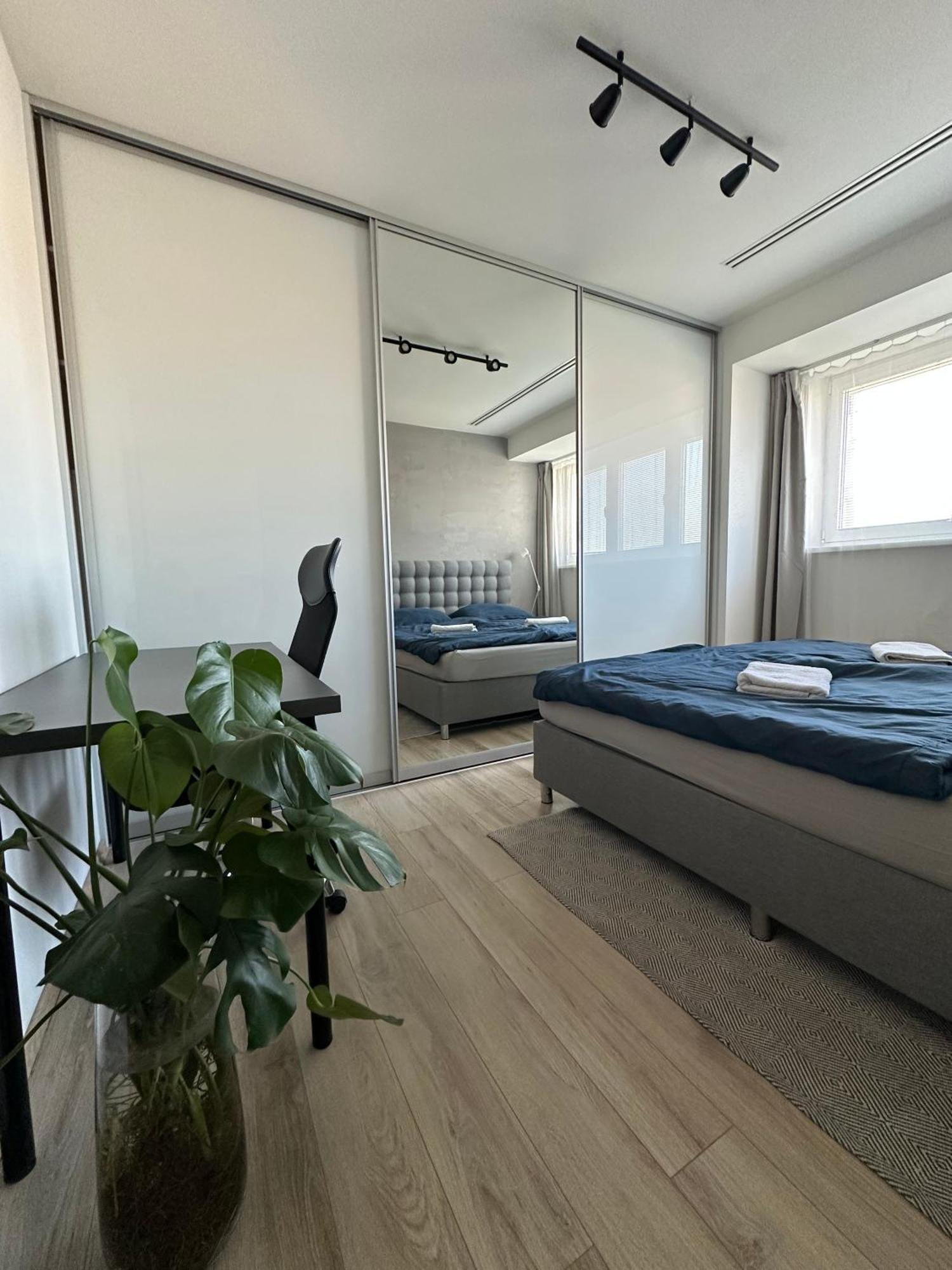 Urban Zenhouse No.2 - Breakfast Included Apartment Bratislava Ngoại thất bức ảnh